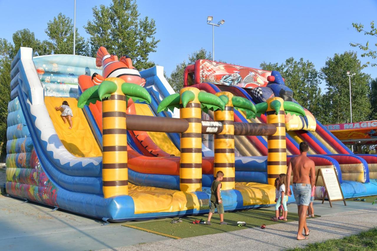 Isamar Holiday Village Ca Lino 외부 사진 Inflatable slide
