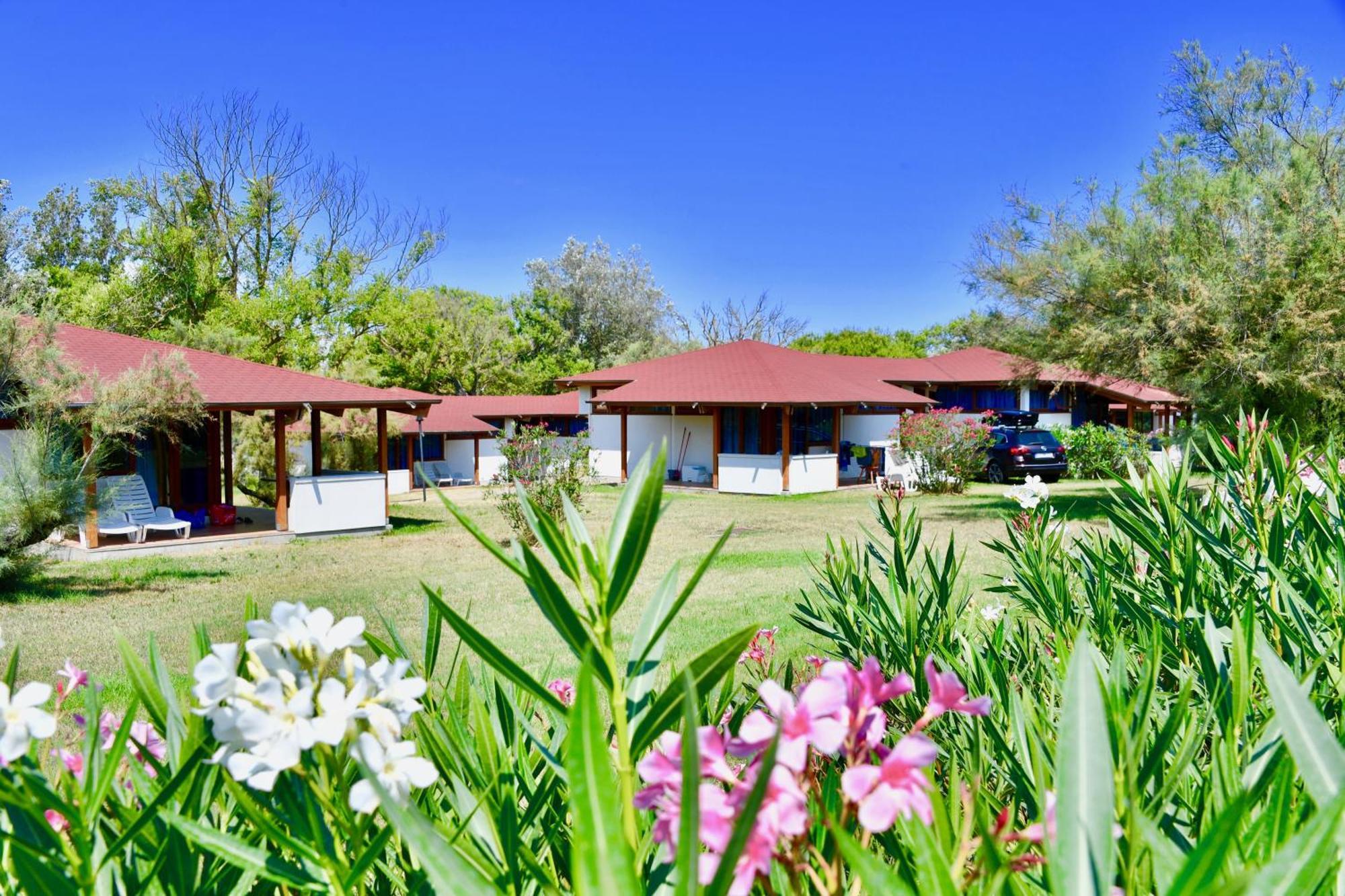 Isamar Holiday Village Ca Lino 객실 사진 The main building of the school