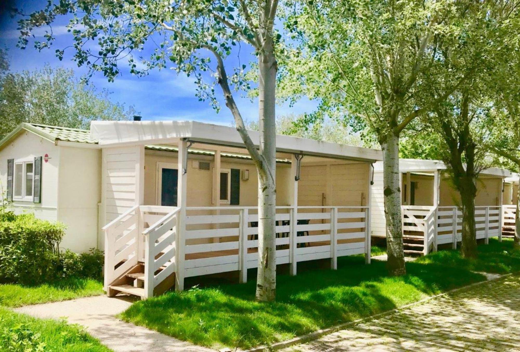 Isamar Holiday Village Ca Lino 객실 사진 Mobile homes at a campsite in France