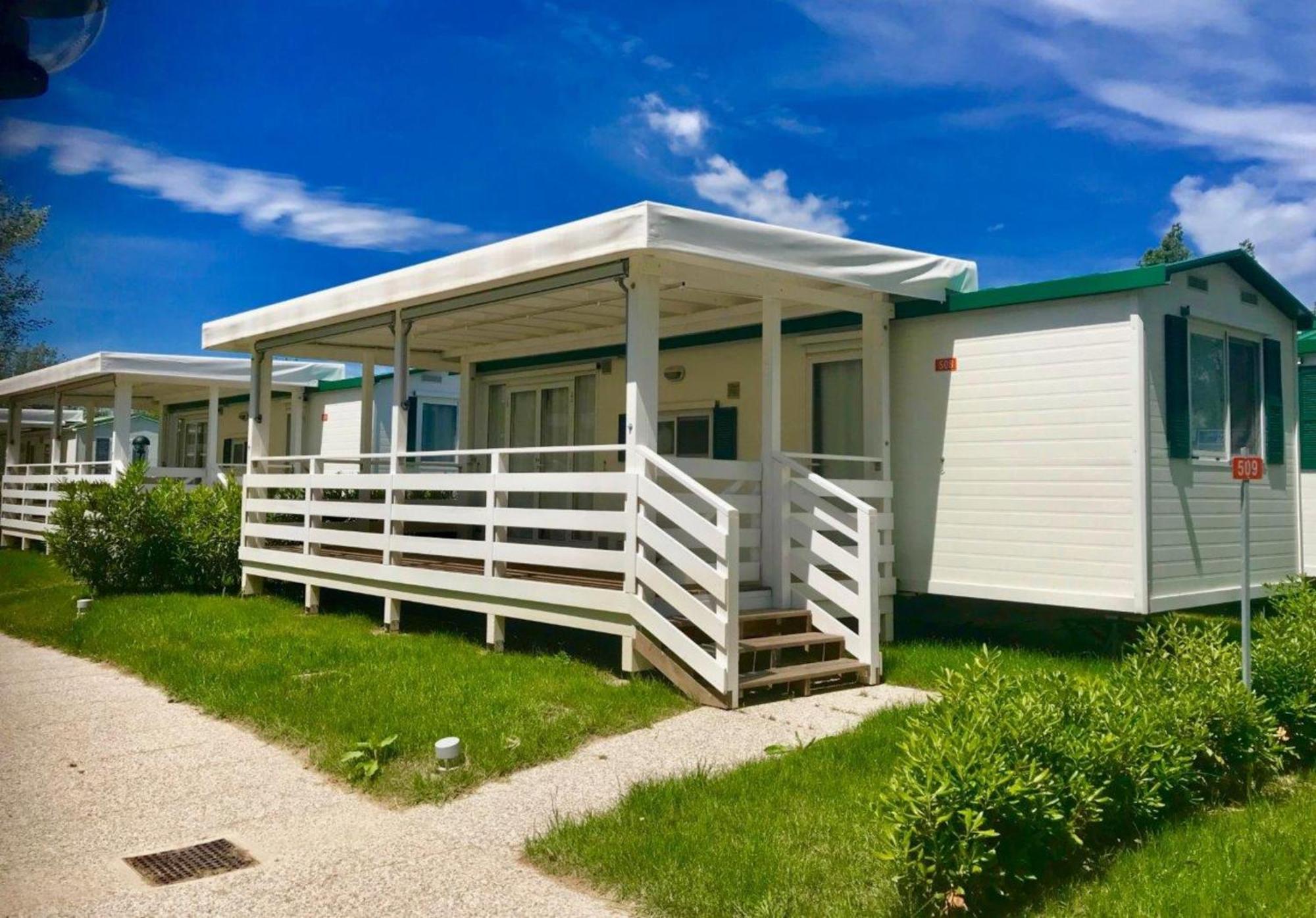 Isamar Holiday Village Ca Lino 객실 사진 Mobile homes in a campsite